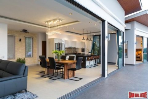 3 bedrooms Villa on the Chaweng Beach, Thailand No. 95922 3