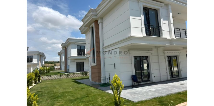 3 dormitorios Villa en Bueyuekcekmece, Turkey No. 125291
