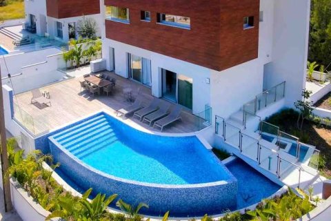 3 bedrooms Villa in Mesa Geitonia, Cyprus No. 29849 1