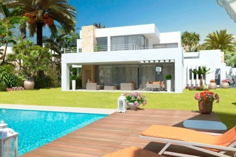 4 bedrooms House in Estepona, Spain No. 25472