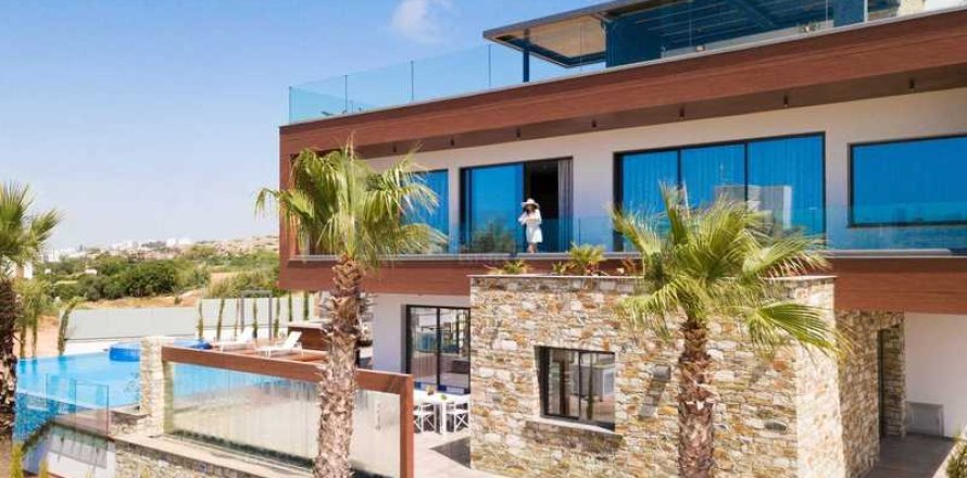 3 bedrooms House in Ayia Napa, Cyprus No. 30071