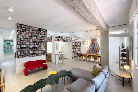 4 bedrooms Apartment in Valencia, Spain No. 110675