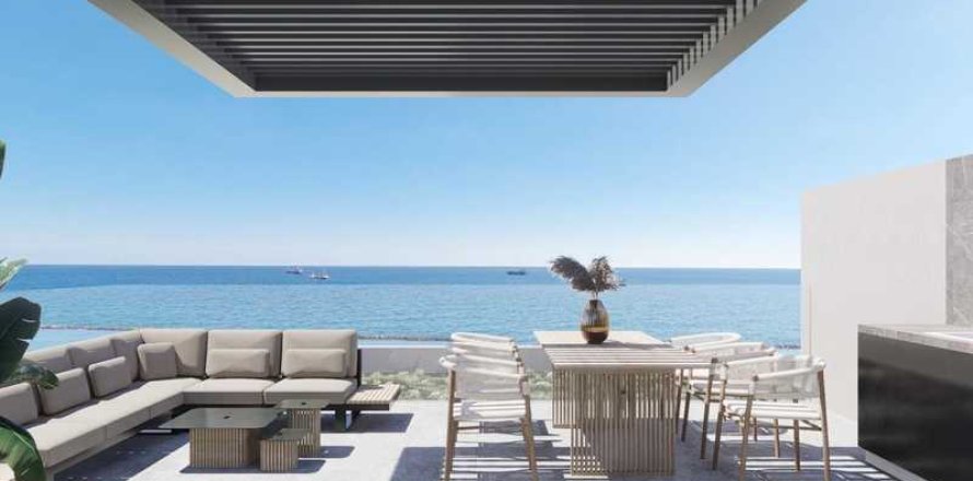 2 bedrooms Penthouse in Limassol, Cyprus No. 103560