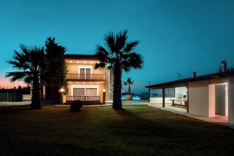 7 bedrooms Villa in Heraklion, Greece No. 56899 2