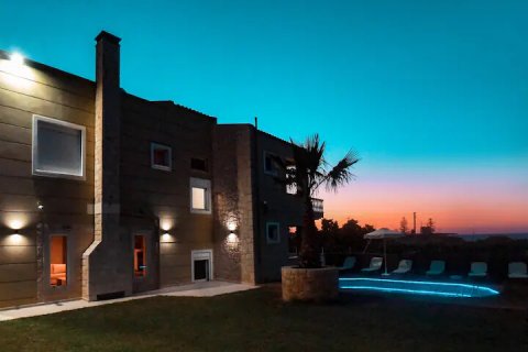 7 bedrooms Villa in Heraklion, Greece No. 56899 3