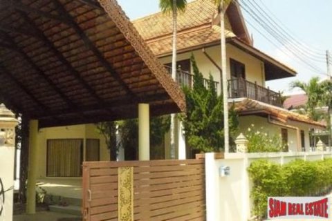 3 bedrooms Villa in Jomtien Beach, Thailand No. 96504 1