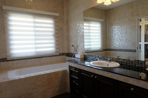 Дом с 4 спальнями в Чиангмай, Таиланд №97741 3