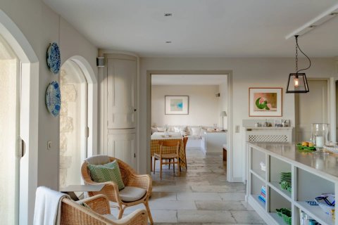 5 bedrooms Villa in Valbonne, France No. 99312 11