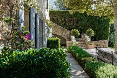 5 bedrooms Villa in Valbonne, France No. 99312 9
