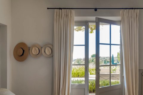 5 bedrooms Villa in Valbonne, France No. 99312 16