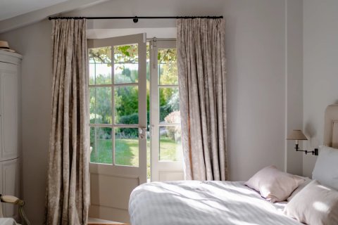 5 bedrooms Villa in Valbonne, France No. 99312 15