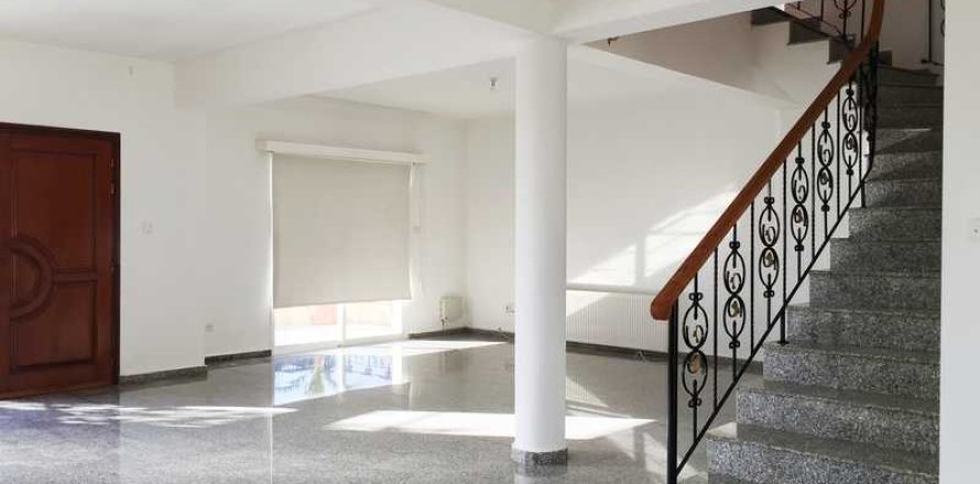 4 bedrooms House in Agios Athanasios, Cyprus No. 82629