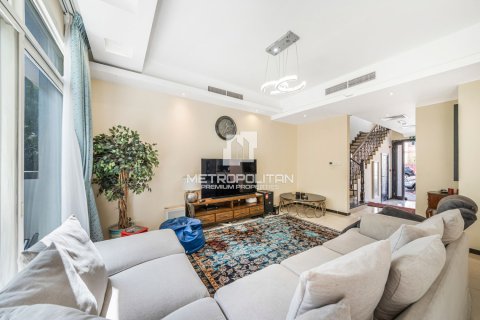 3 dormitorios Villa en Nguyen Thi Minh Khai, Vietnam No. 87147 3