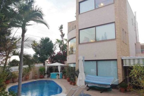 Дом с 4 спальнями в Ипсонас, Кипр №30746 5