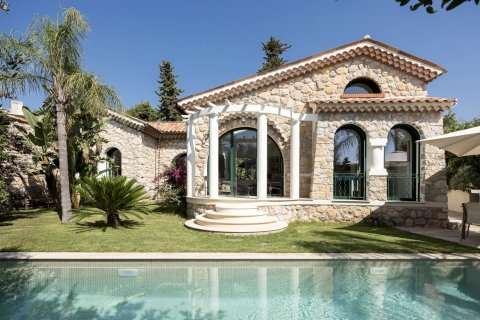 2 bedrooms Villa in Antibes, France No. 68849 1