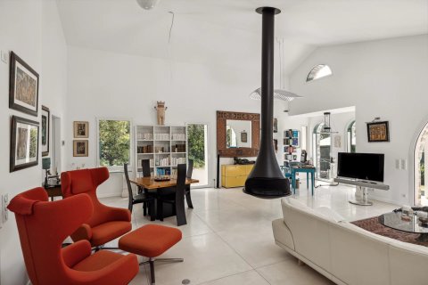 2 bedrooms Villa in Antibes, France No. 68849 5