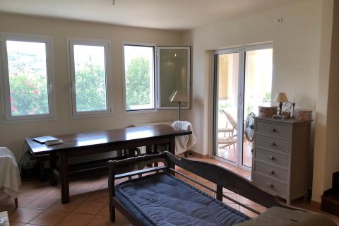 Мезонет с 4 спальнями в Саронис, Греция №107678 4