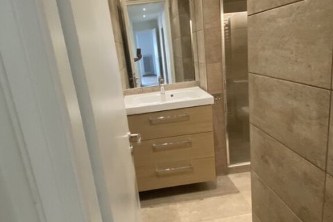 3 bedrooms Apartment in Athens, Greece No. 56097 12