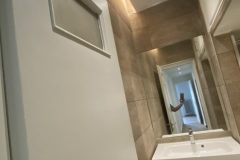 3 bedrooms Apartment in Athens, Greece No. 56097 6