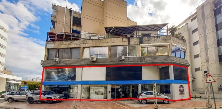 370m² Commercial property en Nicosia, Cyprus No. 105090