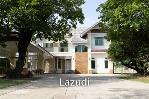 4 bedrooms House in Chiang Mai, Thailand No. 98011 1