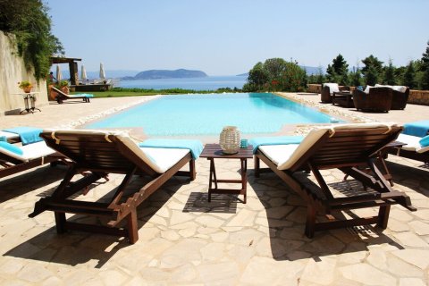 5 bedrooms Villa in Kranidi, Greece No. 108059 9
