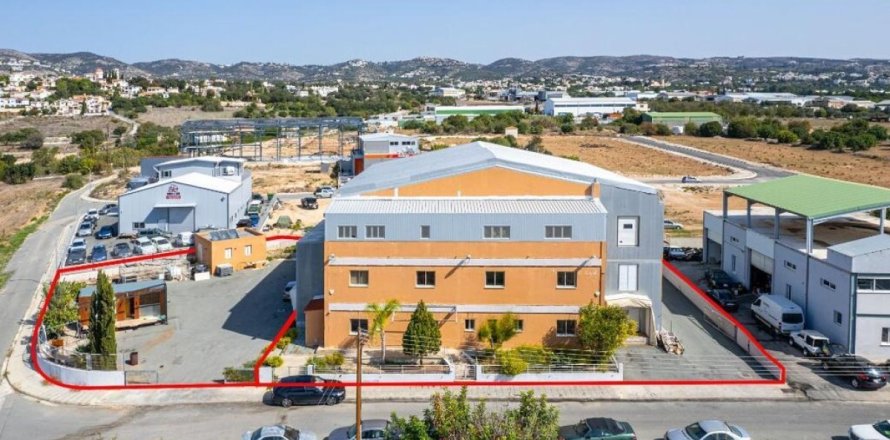 1375m² Commercial property in Paphos, Cyprus No. 105065