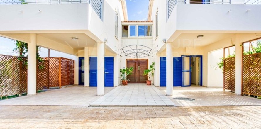 6 bedrooms Villa in Protaras, Cyprus No. 36553