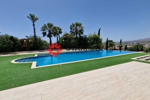 8 bedrooms Villa in Alethriko, Cyprus No. 82746 7