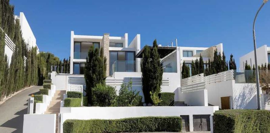 5 bedrooms House in Pegeia, Cyprus No. 81642