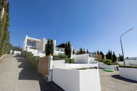 5 bedrooms House in Pegeia, Cyprus No. 81642 8
