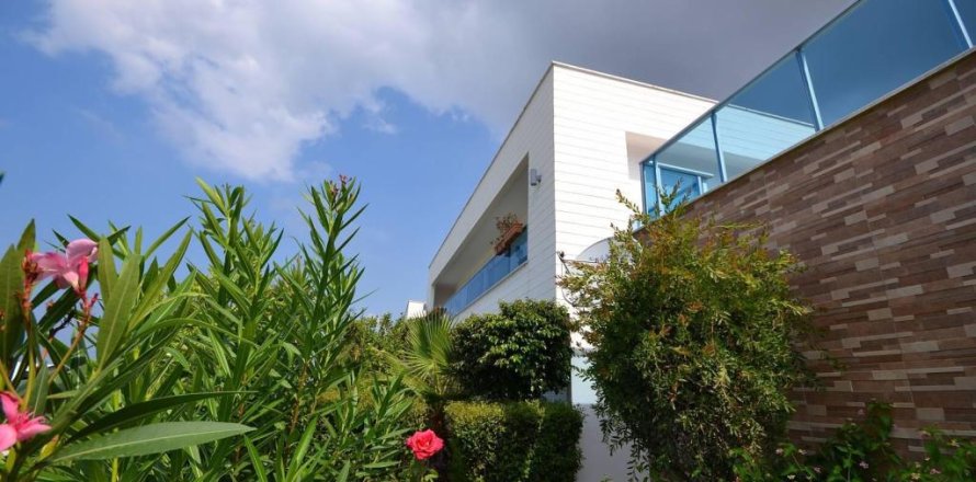 4 habitaciones Villa en Kargicak, Turkey No. 87034