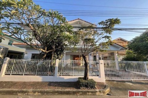 5 bedrooms House in Bangkok, Thailand No. 96193 1