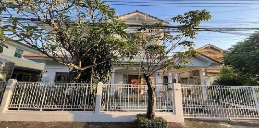 5 bedrooms House in Bangkok, Thailand No. 96193