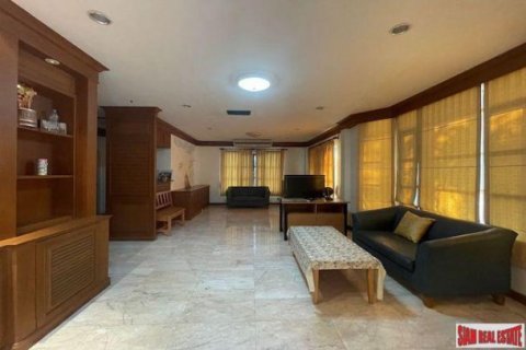 5 bedrooms House in Bangkok, Thailand No. 96193 2