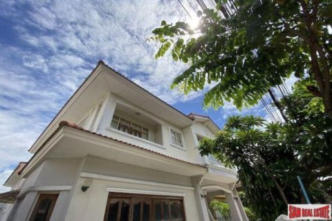5 bedrooms House in Bangkok, Thailand No. 96193 4