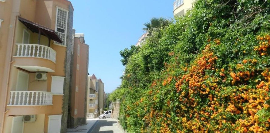 Вилла с 4 спальнями в Кестель, Турция №15326