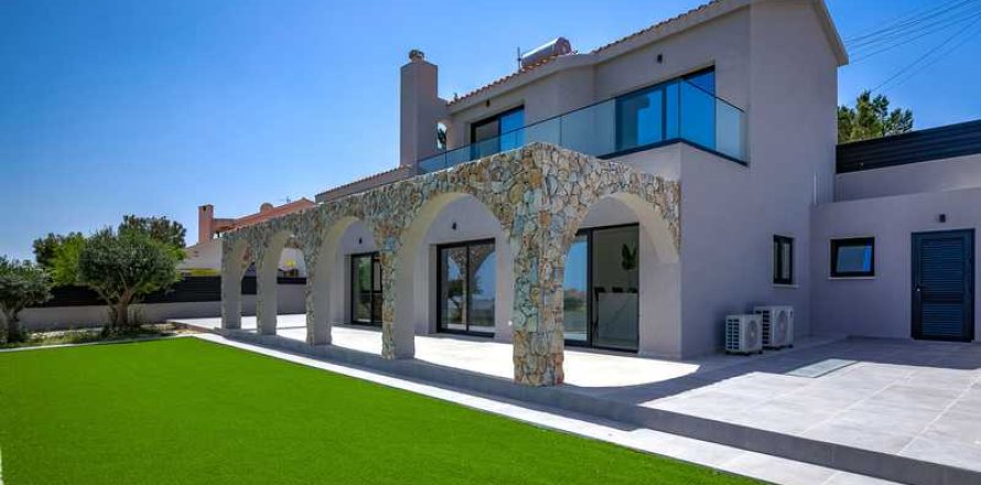 3 bedrooms House in Episkopi, Cyprus No. 44646