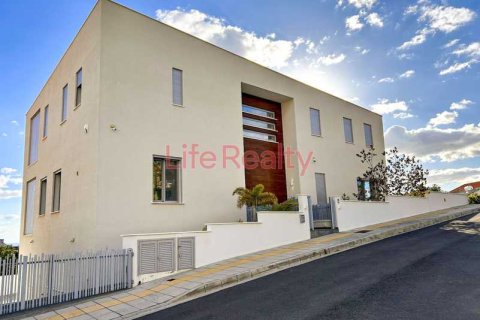 6 bedrooms House in Mouttagiaka, Cyprus No. 100846 1