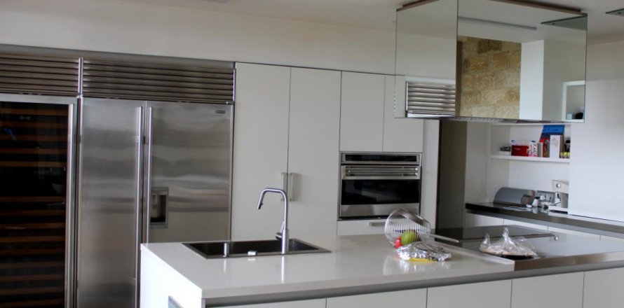 5 bedrooms Villa in Limassol, Cyprus No. 106249