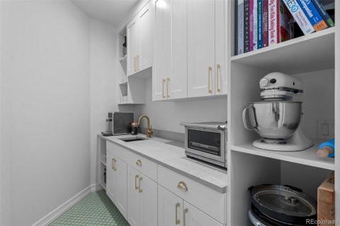 4 bedrooms House in Longmont, USA No. 77081 11