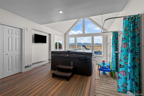 4 bedrooms House in Longmont, USA No. 77081 16