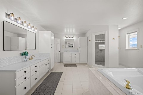 4 bedrooms House in Longmont, USA No. 77081 24