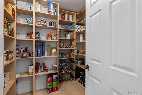 4 bedrooms House in Longmont, USA No. 77081 12