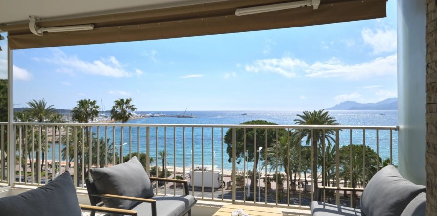 2 bedrooms Apartment in Cannes, France No. 75908