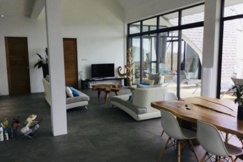 3 bedrooms Villa on the Chaweng Beach, Thailand No. 96059 4