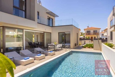 3 bedrooms Villa in Paralimni, Cyprus No. 78599 2