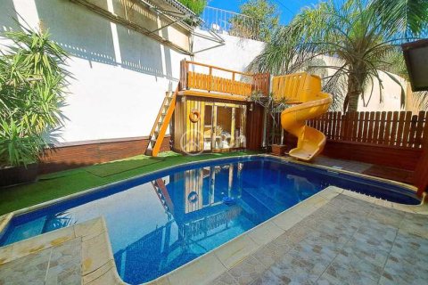 4 bedrooms Villa in Limassol, Cyprus No. 70993 2