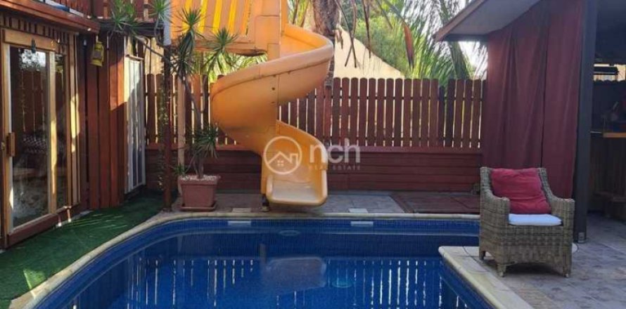 4 bedrooms Villa in Limassol, Cyprus No. 70993