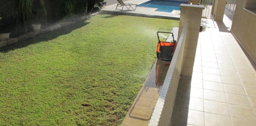 5 bedrooms Villa in Limassol, Cyprus No. 105797